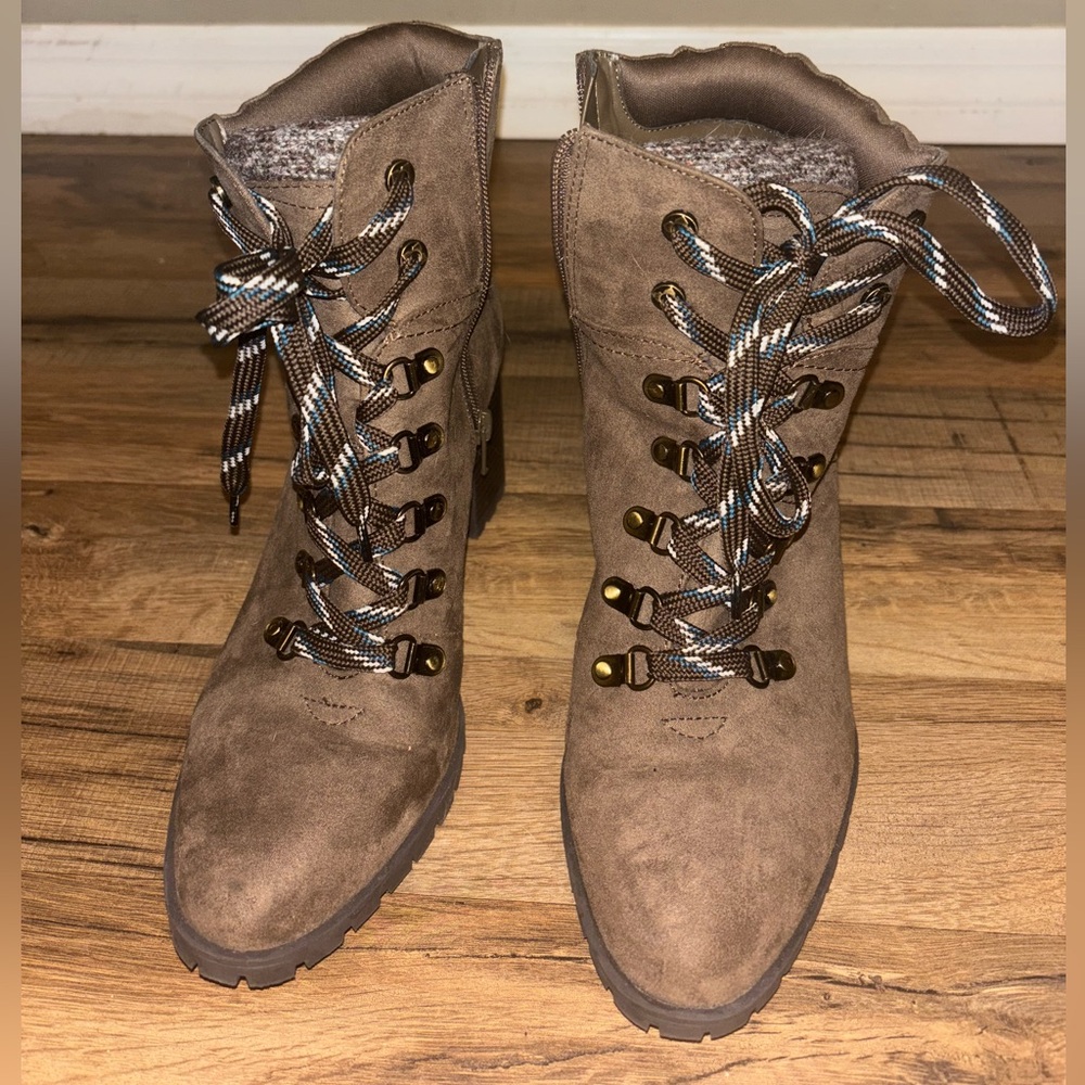 Kelly & Katie Brown Lace-Up Boots